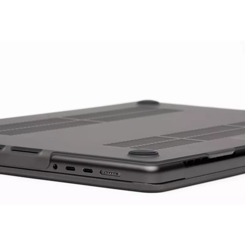 Zagg cietais apvalks MacBook Pro 13 M2/M1 (20) — dūmu apdare, aizsargapvalks
