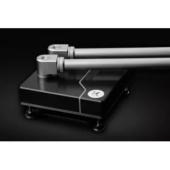 Armatūra datora dzesēšanas sistēmai EK Water Blocks — misiņš satīna tērauda/titāna apdare Ø16 mm augstums 11,5 mm