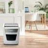 Papīra smalcinātājs LEITZ IQ Autofeed Small Office50 P4 — mikro griezums 4x28 mm, 50 lokšņu automātiskā padeve, 22 cm ieplūde, 20 L tvertne