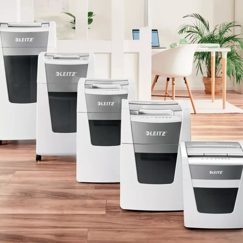 Papīra smalcinātājs LEITZ IQ Autofeed Small Office50 P4 — mikro griezums 4x28 mm, 50 lokšņu automātiskā padeve, 22 cm ieplūde, 20 L tvertne