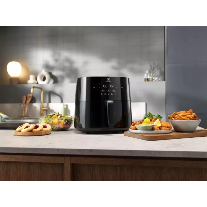 Karstā gaisa fritieris Electrolux EAF7B – 6,8 L, 1800 W, skārienjutīga vadība, 8 programmas, maks. 200°C, melns