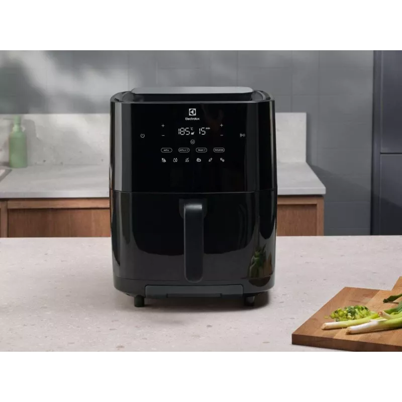 Electrolux EAF7SB atsevišķi stāvoša 6,9 L karstā gaisa fritieris 1700 W melnā krāsā