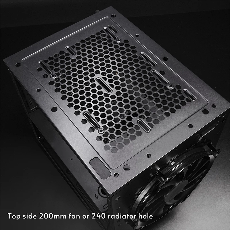Datora korpuss CHIEFTEC CI-03B-OP Cube melns — Cube formas faktors, atbalsta Micro ATX/Mini-ITX, 2x3,5 collu + 2x2,5 collu nodalījumi, 1x200 mm priekšējais ventilators