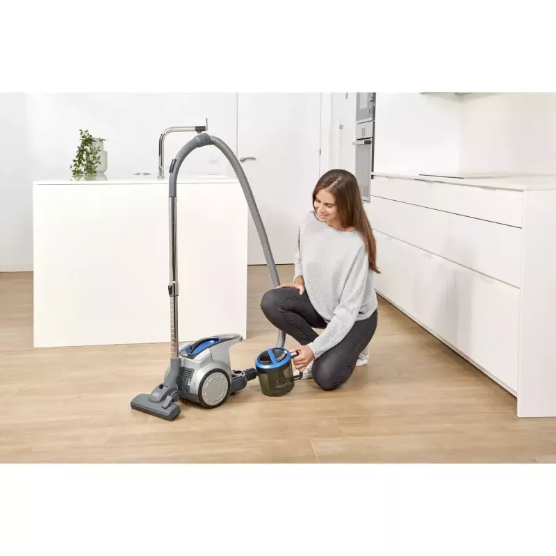 Cilindriskais putekļsūcējs Black & Decker BXVML700E — 700 W, 2 L putekļu tvertne, cikloniskā filtrācija, EPA filtrs, gumijas riteņi