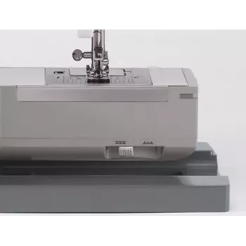 Automātiskā šujmašīna SINGER Heavy Duty 4432 — 32 dūrienu raksti, 1100 apgr./min, 6 mm dūriena platums, brīvā roka, 120 V