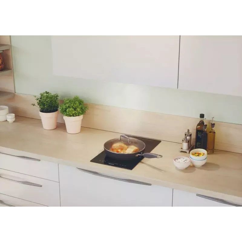 Candy Idea CTP32SC/E1 melna iebūvējama 28,8 cm zonu indukcijas plīts virsma ar 2 zonām