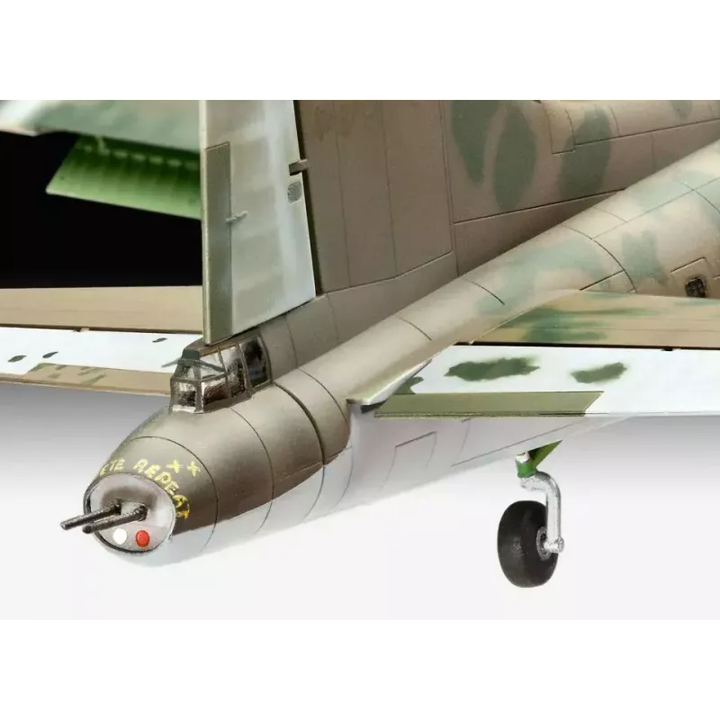 Fiksēto spārnu lidmašīnas modelis Revell B-17F Memphis Belle