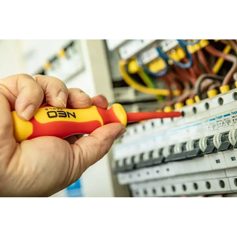 Knaibles un skrūvgrieži komplekts TOP-01-235 1000V, 7 gab., izolēti rokas instrumenti