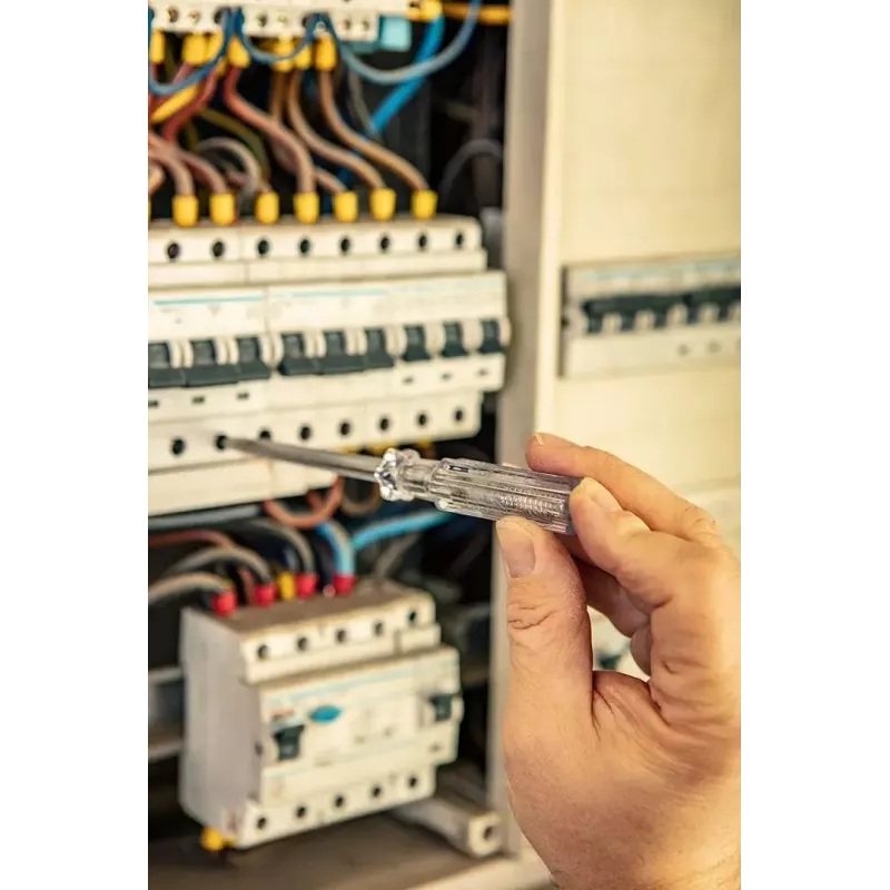 Knaibles un skrūvgrieži komplekts TOP-01-235 1000V, 7 gab., izolēti rokas instrumenti