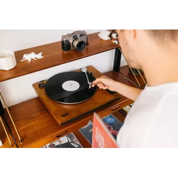 Siksnas piedziņas audio atskaņotājs Lenco LS-55WA, koka krāsā, pusautomātisks, USB un Bluetooth