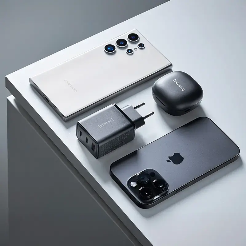 Strāvas adapteris Intenso W65ACC USB-A un USB-C pieslēgvietas melns