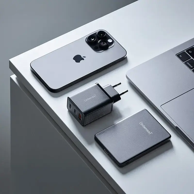 Strāvas adapteris Intenso W65ACC USB-A un USB-C pieslēgvietas melns