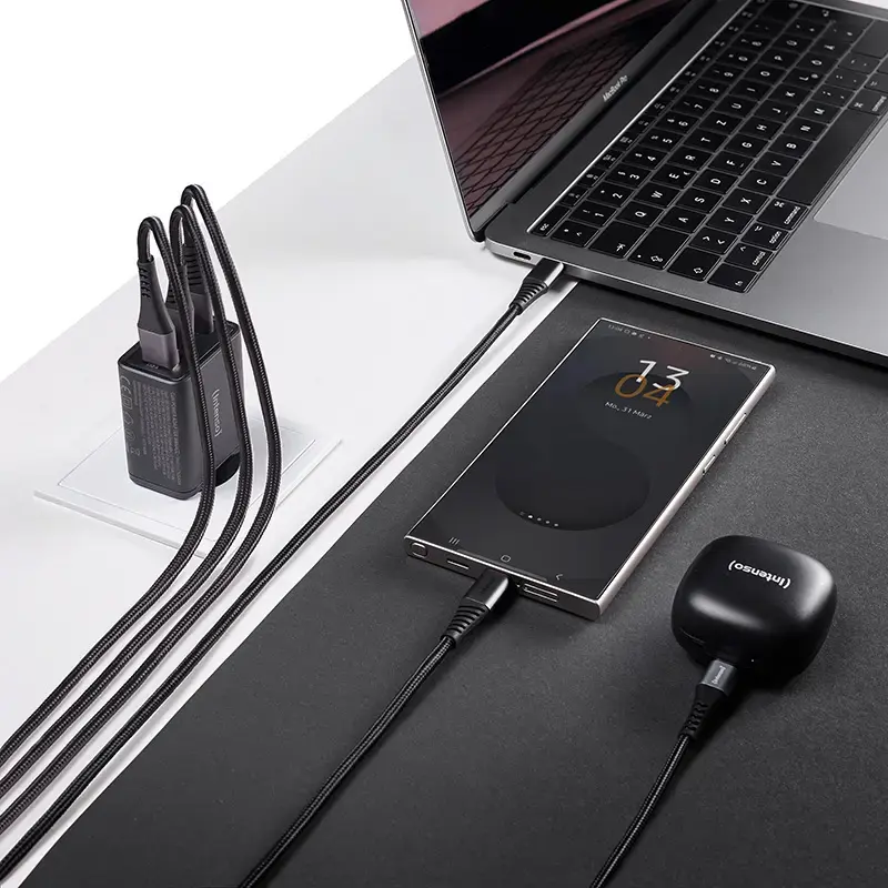 Strāvas adapteris Intenso W65ACC USB-A un USB-C pieslēgvietas melns