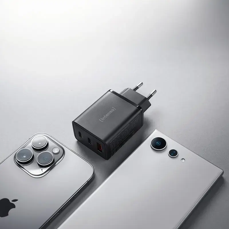 Strāvas adapteris Intenso W65ACC USB-A un USB-C pieslēgvietas melns