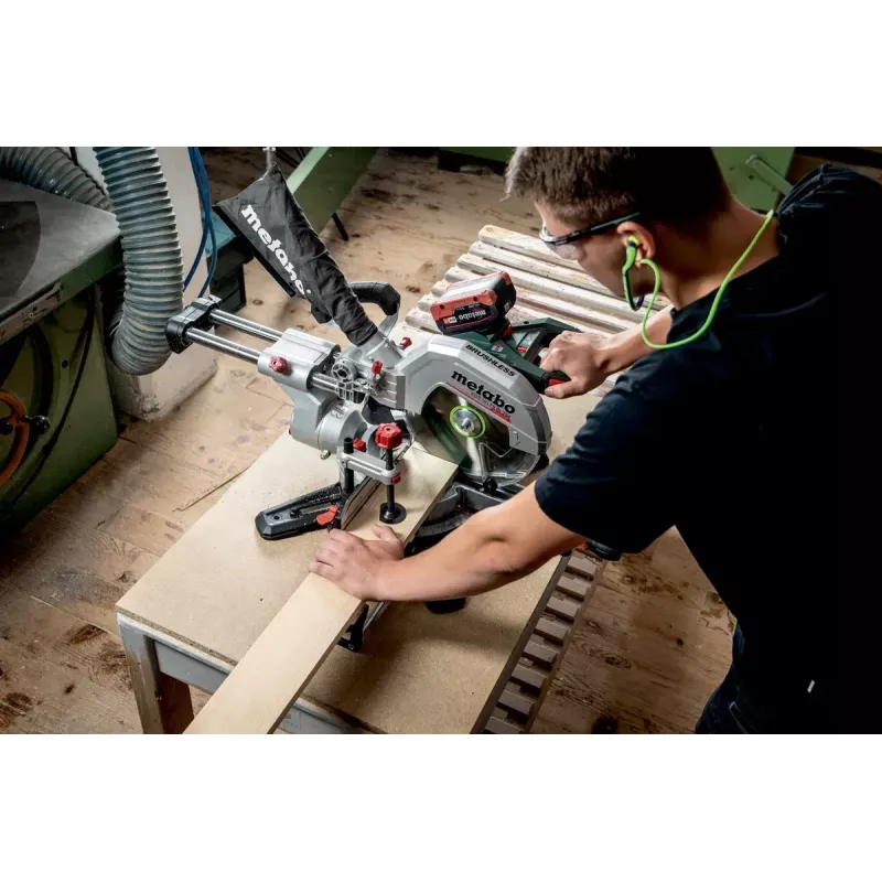Zāģis Metabo KGS 18 LTX BL 254