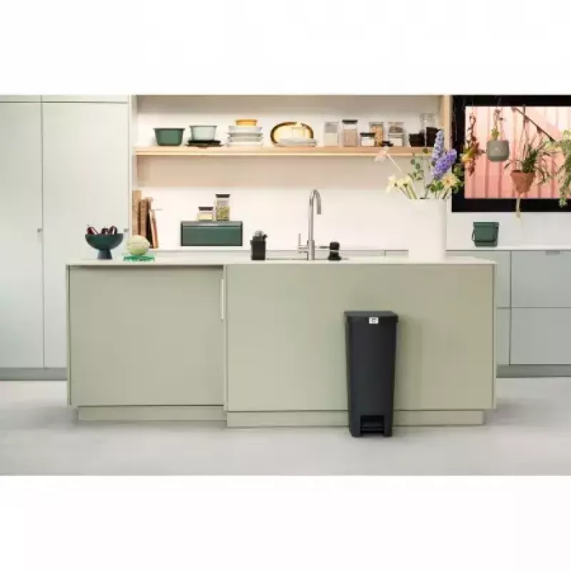 Brabantia atkritumu tvertne 40L stūra pelēka 800023
