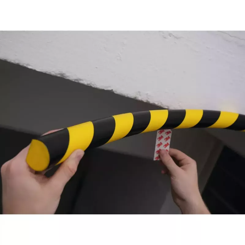 Izturīgs S32R noapaļots plastmasas profils melnā un dzeltenā krāsā, 1000 mm