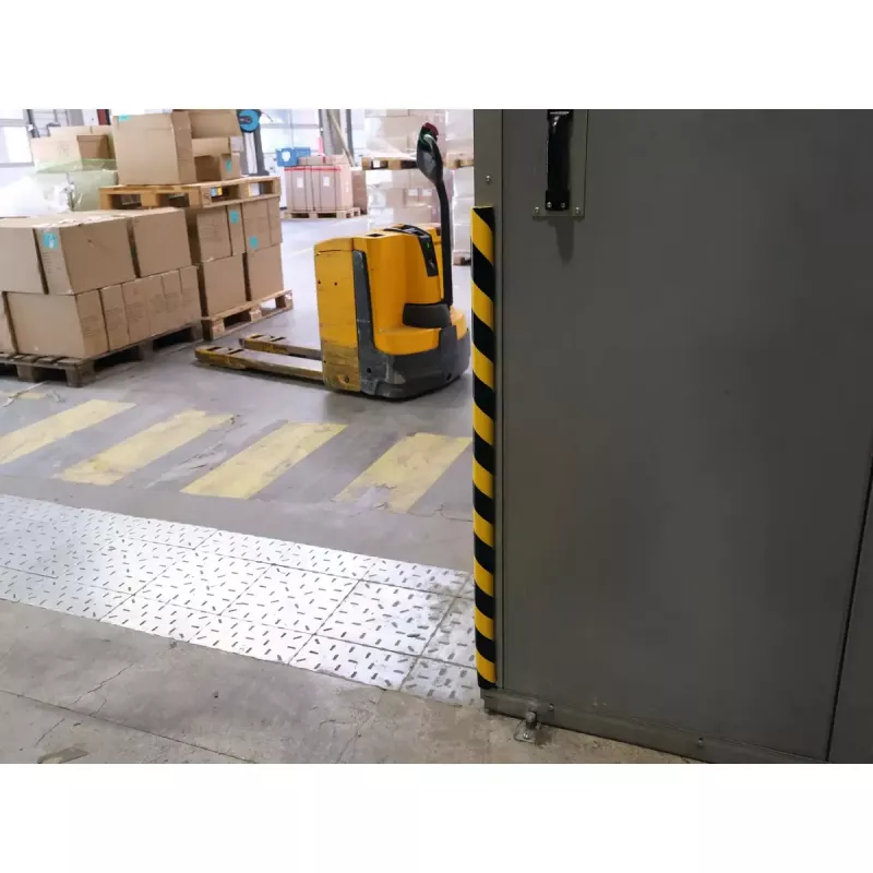 Izturīgs S32R noapaļots plastmasas profils melnā un dzeltenā krāsā, 1000 mm