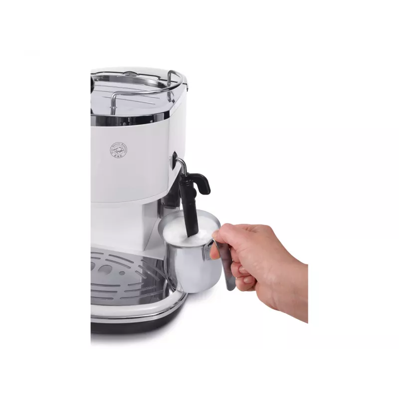 Espresso kafijas automāts De’Longhi ECO 311.W — manuāls 15 bāri, 1,4 l ūdens tvertne, 2 krūzēm, sildīšanas funkcija, darbvirsmai