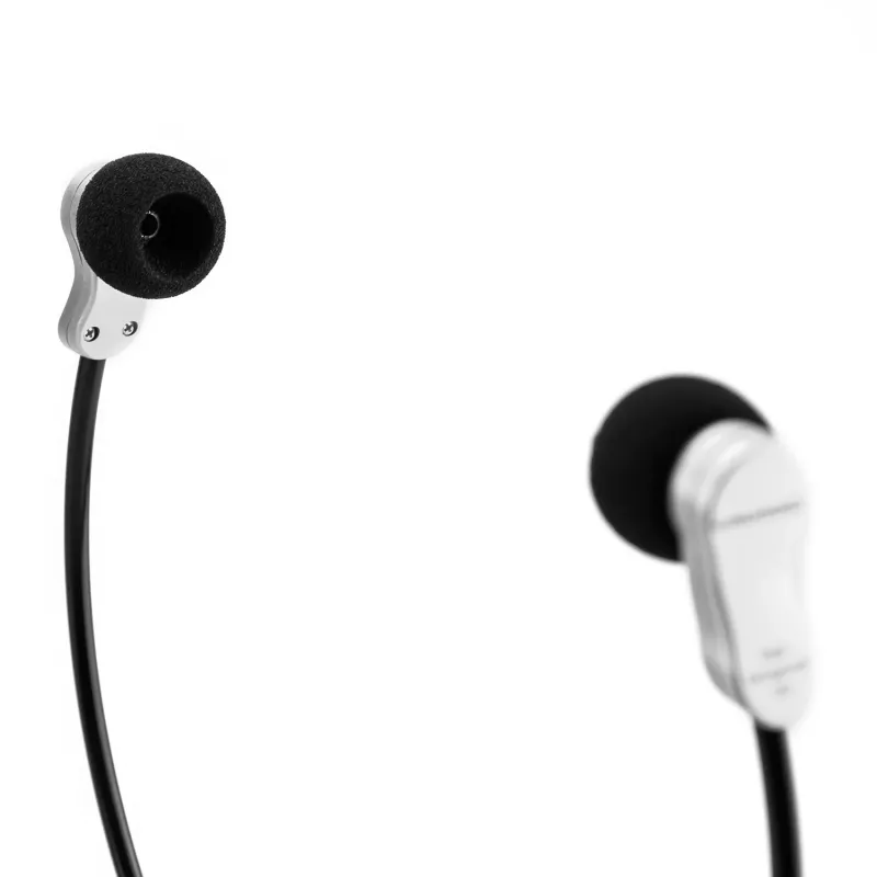 Grundig Swingphone 568 austiņas vadu ar zoda stiprinājumu melnas, sudrabotas