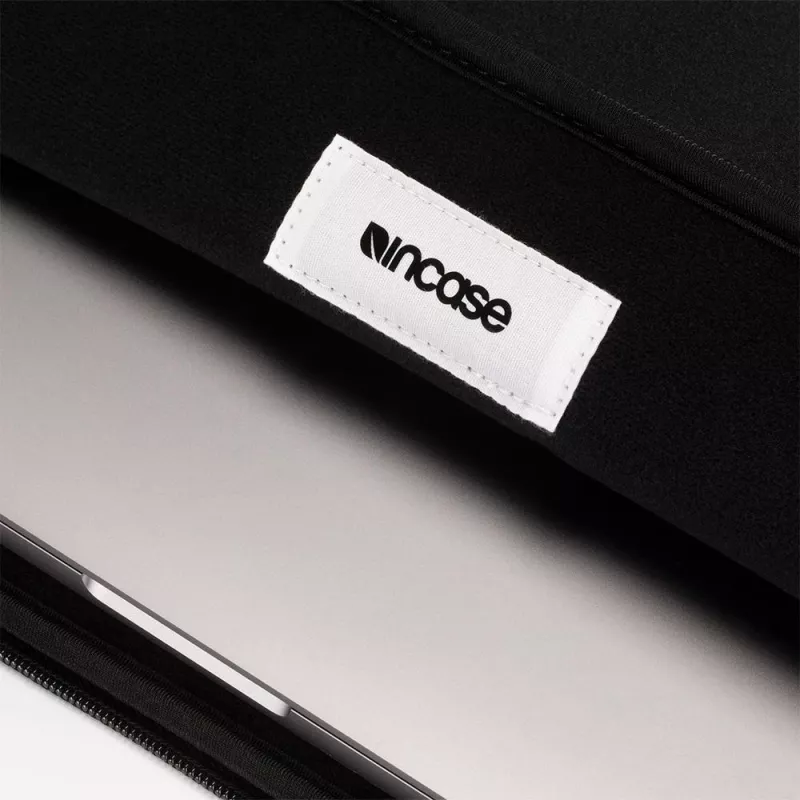 Incase Classic 38,1 cm (15 collu) uzmavas futrālis melns