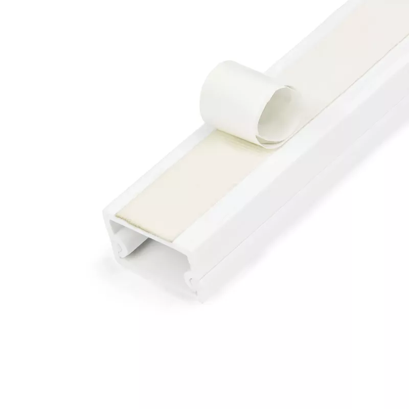 StarTech.com ciets kabeļu pārvaldības kanāls ar līmlenti un vāciņu, 3/4 collas (19 mm) platums x 3/8 collas (11 mm) augstums – 3 pēdas (1 m) garums, PVC tīkla/barošanas vada slēpnis/sienas vadu kanāls, maks. 6 kabeļi, UL sarakstā