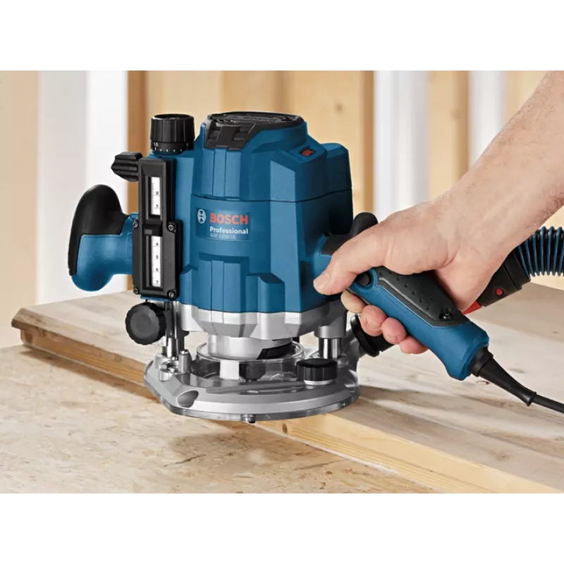 Bosch GOF 1250 CE melns, zils 24000 apgr./min 1250 W