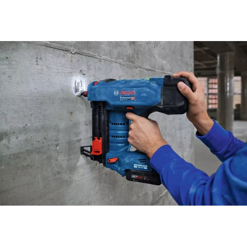 Naglojamais Bosch GNB 18V-40 ar baterijām darbināms 18V viegls