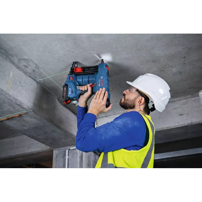 Naglojamais Bosch GNB 18V-40 ar baterijām darbināms 18V viegls