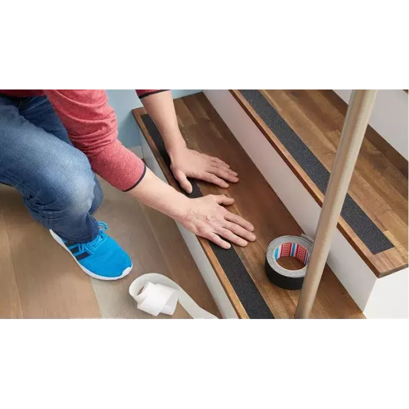 Neslīdoša vannas sloksne TESA 55588 melna