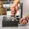 Espresso automāts KRUPS XP801T pusautomātiskais ar iebūvētu dzirnaviņu, 3 L ūdens tvertne, 2 krūzīšu padeve, melns/nerūsējošais tērauds