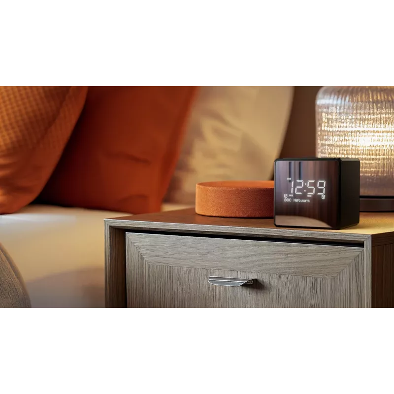 Digitālais modinātājs Philips TAR4600/10 melns LCD maiņstrāva/baterija