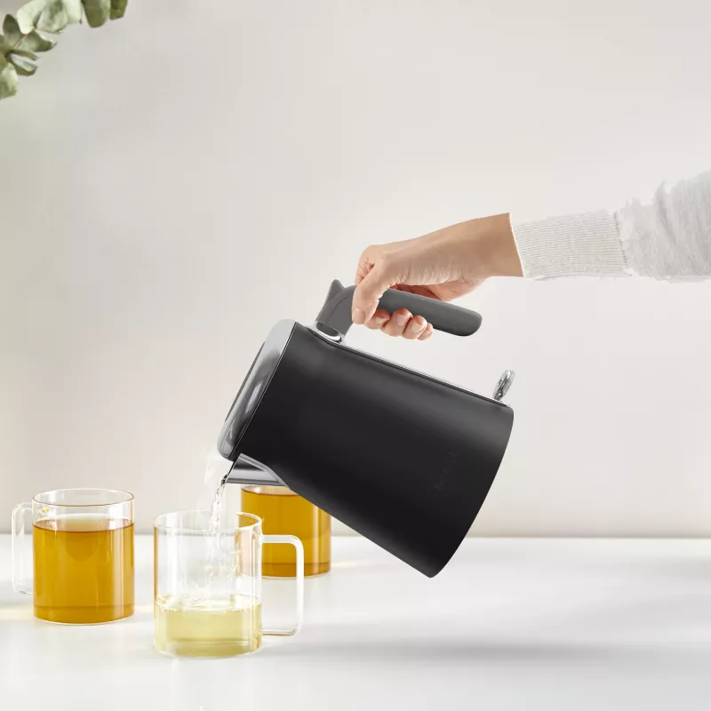 Elektriskā tējkanna Tefal KI6668E0 — 1,7 L, 2400 W, nerūsējošā tērauda korpuss, melna