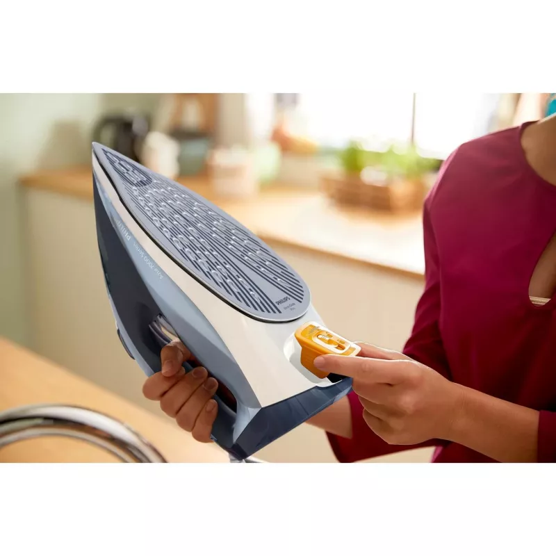 Tvaika gludeklis Philips DST7020/20 — 2800 W, SteamGlide Plus zole, 50 g/min nepārtraukta, 250 g/min palielināta, 0,3 L tvertne, zils