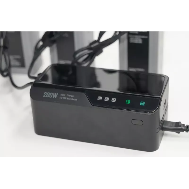Lādētājs Autel multi-lādētājs EVO Max sērijai modelis 102002545 — 3 baterijām, USB-C, 120 W lādēšanas jauda, 100–240 V ieeja