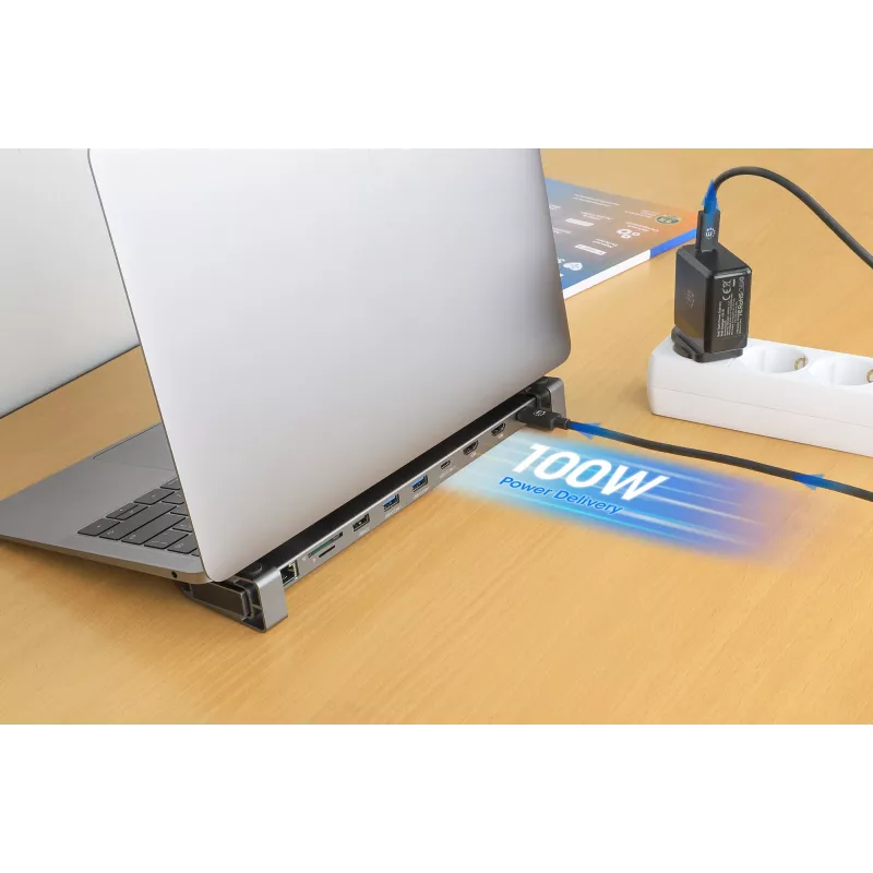 Manhattan USB-C dokstacija/cilnis ar karšu lasītāju un MST, pieslēgvietas (x7): Ethernet, HDMI (x2 4k@60Hz), USB-A (x3) un USB-C, ar Power Delivery (PD) 100 W – nepieciešams ārējs USB-C lādētājs (nav komplektā). Darbojas ar USB strāvu (nav nepieciešams ārējs barošanas avots), kad PD netiek izmantots