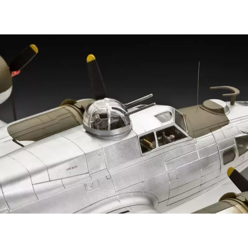Revell B-17G Flying Fortress plastmasas modeļa komplekts