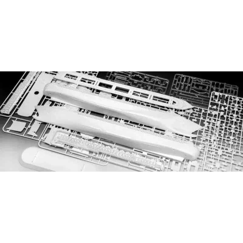 Pasažieru kuģa modelis REVELL Queen Mary 2 montāžas komplekts, mērogs 1:700
