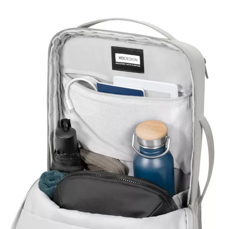 Mugursoma XDDESIGN Air P706.3219 — Pelēka, 15 L, klēpjdatora nodalījums līdz 15,6 collām, bloķējams galvenais slīdnis