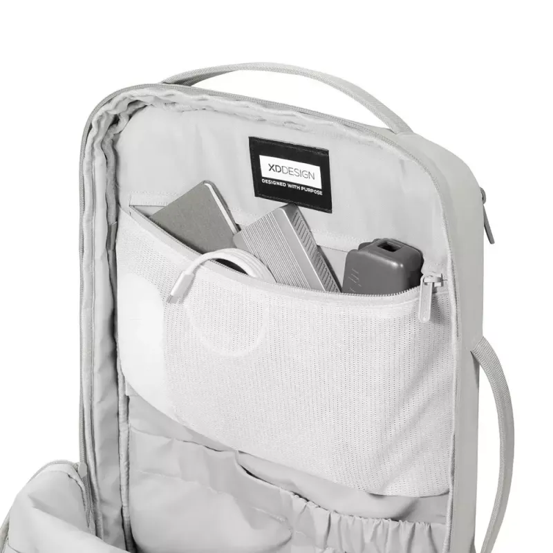 Mugursoma XDDESIGN Air P706.3219 — Pelēka, 15 L, klēpjdatora nodalījums līdz 15,6 collām, bloķējams galvenais slīdnis