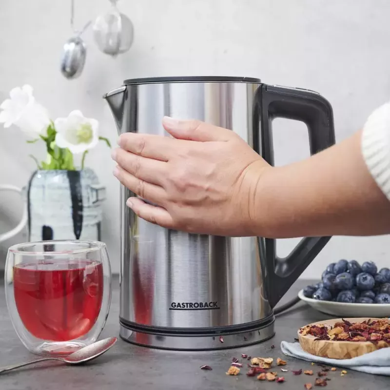 Elektriskā tējkanna GASTROBACK Design Cool Touch 1,5 L 2200 W, nerūsējošais tērauds/melna