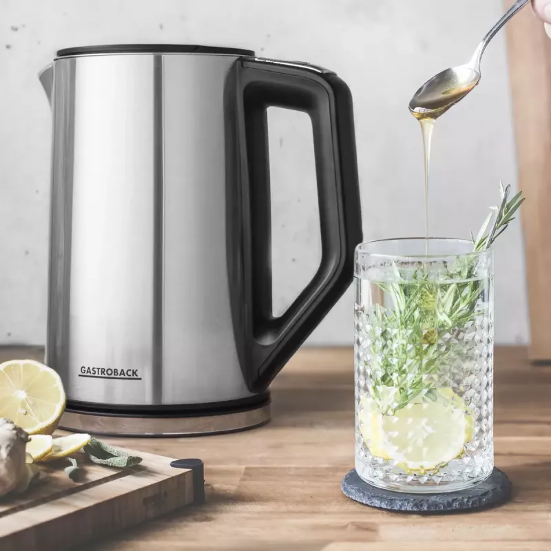 Elektriskā tējkanna GASTROBACK Design Cool Touch 1,5 L 2200 W, nerūsējošais tērauds/melna