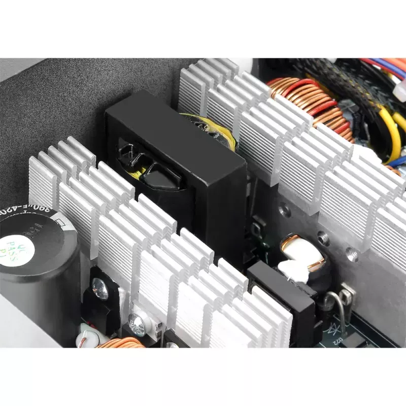 Barošanas bloks Thermaltake TR2 S 650W — ATX, 20+4 kontaktu, 80 PLUS, 120 mm ventilators, melns