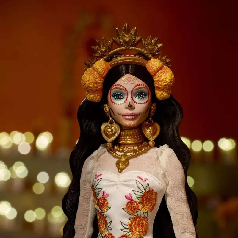 Barbie Signature Día De Muertos 2025 kolekcionējamā lelle ar volānveida krēmkrāsas kleitu