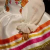 Barbie Signature Día De Muertos 2025 kolekcionējamā lelle ar volānveida krēmkrāsas kleitu