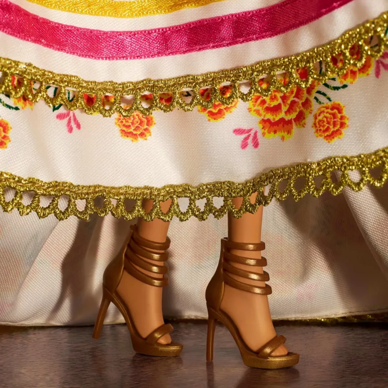 Barbie Signature Día De Muertos 2025 kolekcionējamā lelle ar volānveida krēmkrāsas kleitu