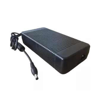 CoreParts MBA1398 strāvas adapteris, melns