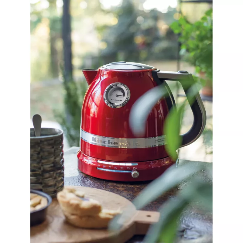 KitchenAid 5KEK1522ECA elektriskā tējkanna 1,5 L 2400 W sarkana