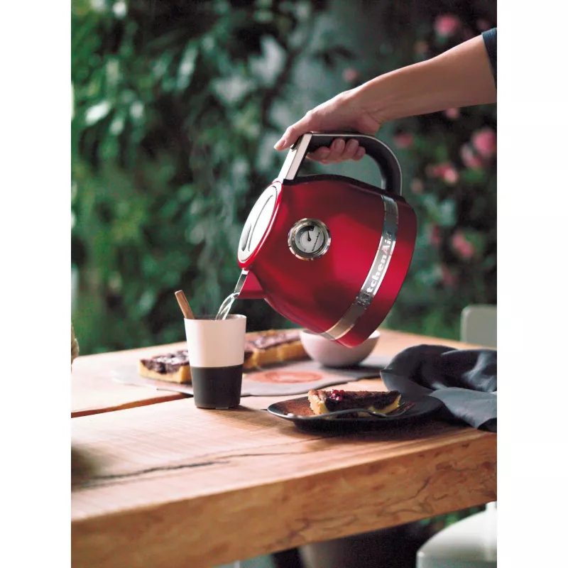 KitchenAid 5KEK1522ECA elektriskā tējkanna 1,5 L 2400 W sarkana