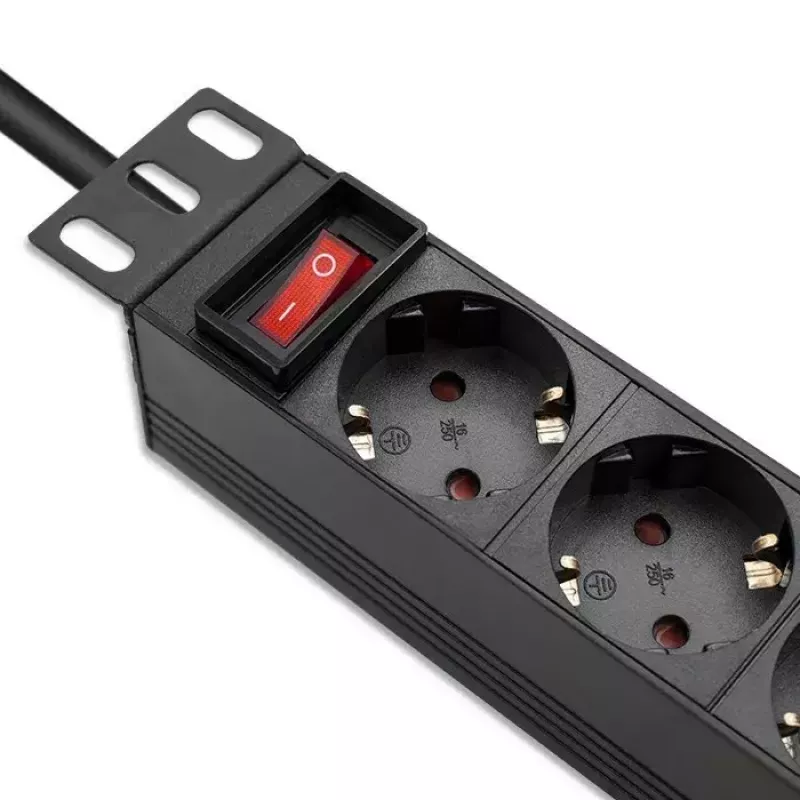 Barošanas sadalītājs QOLTEC 54603 — 1U statnē montējams, 16A ieeja, 4× SCHUKO rozetes